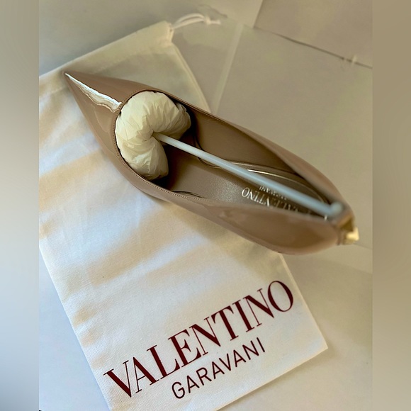 Valentino women size 7 color tan, lightly used - Picture 5 of 7